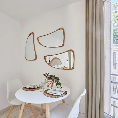 Apartment Studio Montaigne Arc De Triomphe Paris