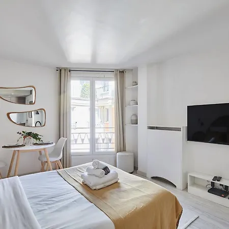 Studio Montaigne Arc De Triomphe * Paris